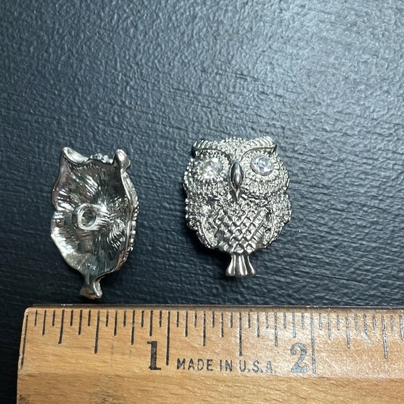 Owl specialty buttons. Shiny silver finish with crystal eyes. 2 in lot - Picture 4 of 8